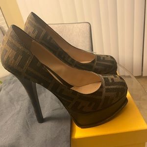 Fendi Logo Heels size 7 / 37